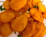 A picture of step 4 of Aloo pakoray.