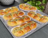 Foto langkah ke 8 dari resep Garlic Cheese Bread.
