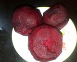 A picture of step 1 of Beetroot halwa.
