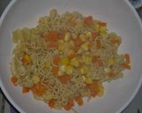 Foto langkah ke 2 dari resep Lumpia Mie Goreng sayur sederhana sat set bisa cemilan bisa lauk anak.