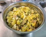 Une image de l'étape 16 de Salade marinée de pommes de terre aux harengs fumés, oignons et cornichons.