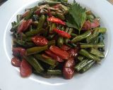 Foto langkah ke 4 dari resep 87. Tumis Buncis dengan Sosis.