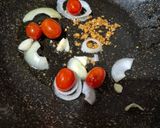Foto langkah ke 3 dari resep Tumis Broccoli & Tomat Cherry.