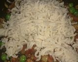 मिनी मॅगी नूडल्स पिझ्झा विथ एग (mini maggi noodles pizza with egg recipe in marathi) रेसिपी स्टेप 4 फोटो