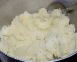 Foto del paso 3 de la receta: Puré de papas encebollado con espinacas