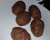 A picture of step 2 of Meat kofta with naan bread.