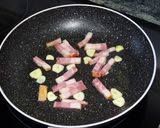 Foto del paso 2 de la receta: Col rehogada con ajo y bacon