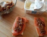 Foto del paso 5 de la receta: Maxi Canapés de Salmón Ahumado y Cebolla Caramelizada