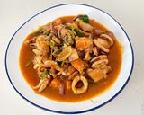 A picture of step 1 of Stir-fried Squid with Salted Egg Yolk.