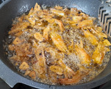 Foto del paso 2 de la receta: Cogollos de lechuga con gambas al pil pil