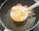 जलेबी (Jalebi recipe in Hindi) रेसिपी चरण 5 फोटो