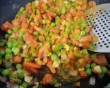 ज़िन्गीं(वेज) पार्सल(zingy veg parcel recipe in hindi) रेसिपी चरण 4 फोटो