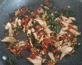 Foto del paso 5 de la receta Empanada de bonito, espinacas, tomates secos y piñones