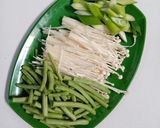 Foto langkah ke 1 dari resep Tumis buncis jamur enoki.