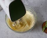 Foto langkah ke 4 dari resep Vanilla Cupcake (Moist & Fluffy).