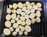 Foto del paso 1 de la receta: Bondiola a la mostaza con papas