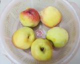 A picture of step 1 of Peach milkshake.