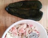 Foto del paso 2 de la receta: Chile poblano relleno de surimi🐙