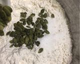 Gambar langkah 4 resipi Green Pumpkin Seeds Scone.