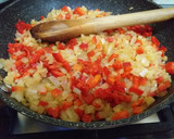 Foto del paso 1 de la receta: Empanadas de Jurel y Pimentones Rojos 🥟