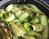 Foto del paso 5 de la receta: Camarones con calabacitas y leche de coco