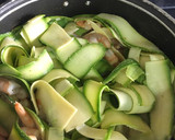 Foto del paso 5 de la receta: Camarones con calabacitas y leche de coco