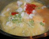 Foto del paso 4 de la receta: Merluza en salsa con guisantes y gambas