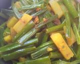 আলু পেঁয়াজকলি (গ্রিন ওনিয়ন)ভাজা (aloo peyajkoli bhaja recipe in Bengali) রেসিপি ধাপ - 3 ছবি