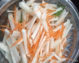 Hình bước làm 2 của món Củ sắn xào tim heo