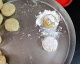 A picture of step 2 of White mutter with paneer tikki.