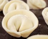 Foto del paso 2 de la receta: Capeletis de Ricota, queso azul y nuez o del relleno que ames