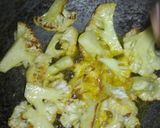 सूखी गोभी आलू की सब्जी (sukhi gobi aloo ki sabzi recipe in Hindi) रेसिपी चरण 2 फोटो