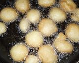 A picture of step 10 of Dahi Bara Chickpea Chaat.