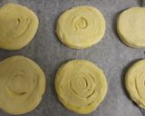 A picture of step 2 of Easy danish with berries.