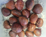 Foto del paso 1 de la receta: Castañas hervidas con uvas