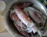 Foto langkah ke 1 dari resep Cumi Sontong Praktis.