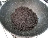 Foto del passaggio 4 della ricetta Riso Venere con Vongole e Gamberetti