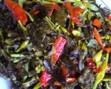 Foto langkah ke 4 dari resep Tumis Bunga Pepaya (tips tidak pahit) + Daun Singkong pedas.