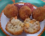Foto langkah ke 8 dari resep Bitterballen Bola macaroni keju.