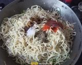 A picture of step 4 of Vegetable Chowmein.