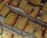 Foto langkah ke 3 dari resep Simple Croutons.