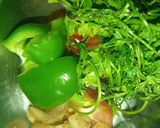हरे धनिये की चटनी (hare dhaniye ki chutney recipe in Hindi) रेसिपी चरण 2 फोटो