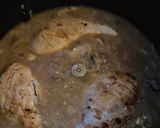 Une image de l'étape 3 de Suprêmes de poulet sauce champignons.