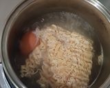 รูปขั้นตอนการทำที่ 1 ของ ยำบะหมี่ปลากระป๋องไข่ลวกยางมะตูม
