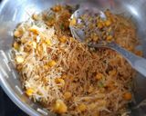 A picture of step 4 of Veg. Sevaiya upma.