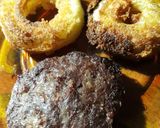 Foto del paso 9 de la receta: Cebollas y muzzarella rebozadas con hamburguesas de carne