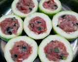 Hình bước làm 1 của món Canh bầu nhồi thịt