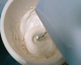 Foto langkah ke 2 dari resep Bolu Susu Kukus Stroberi.