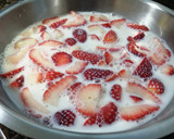 Foto del paso 3 de la receta: Fresas con leche