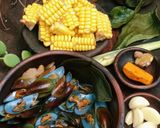 Foto langkah ke 1 dari resep Kerang Ijo Kuah Kuning.
